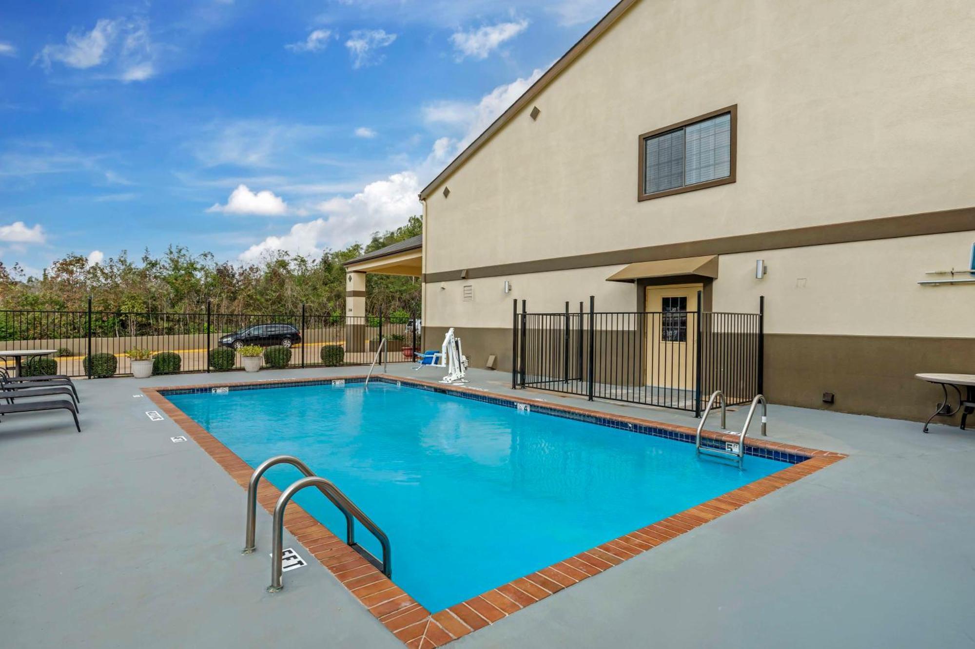 Best Western Pineywoods Inn Atlanta Exterior photo